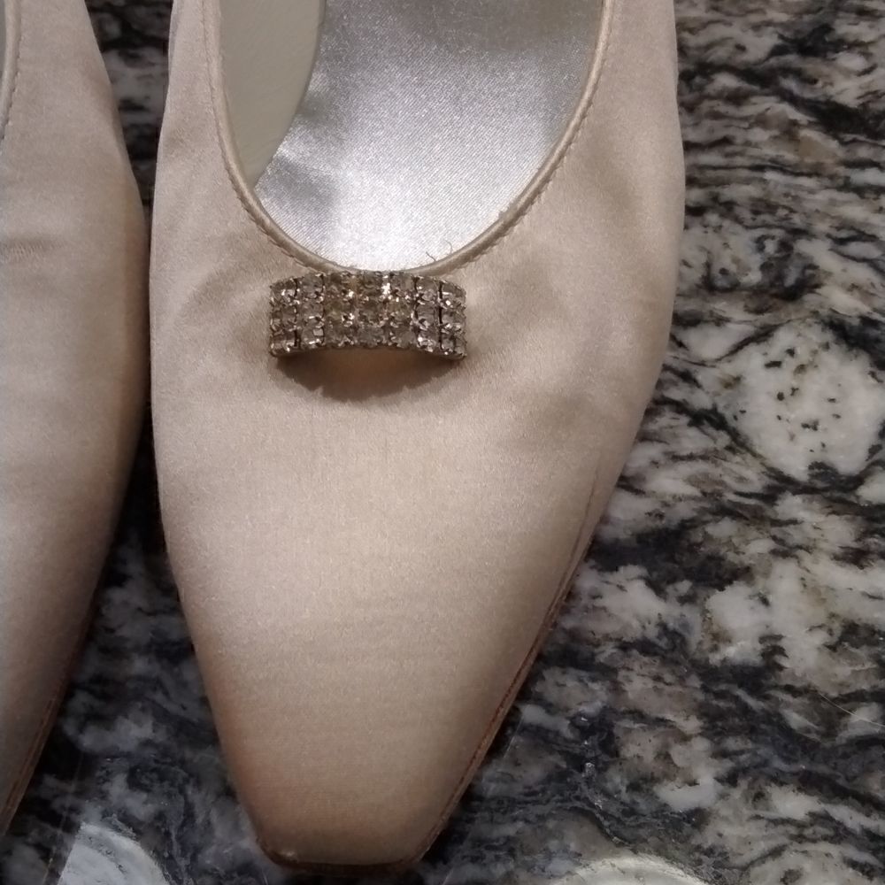 Stuart Weitzman - Picture 2 of 11